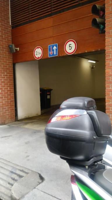 Modern Apartment With Garage 布达佩斯 外观 照片