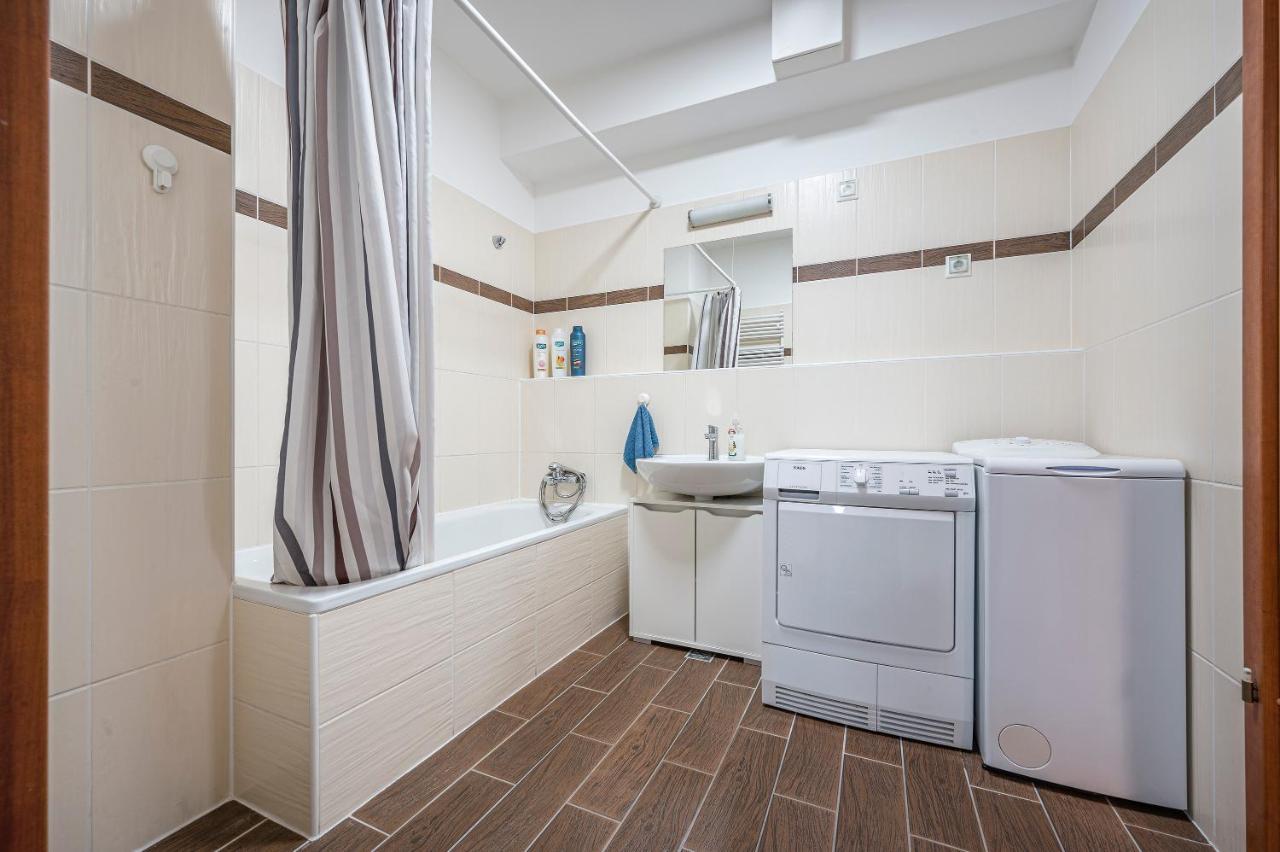 Modern Apartment With Garage 布达佩斯 外观 照片