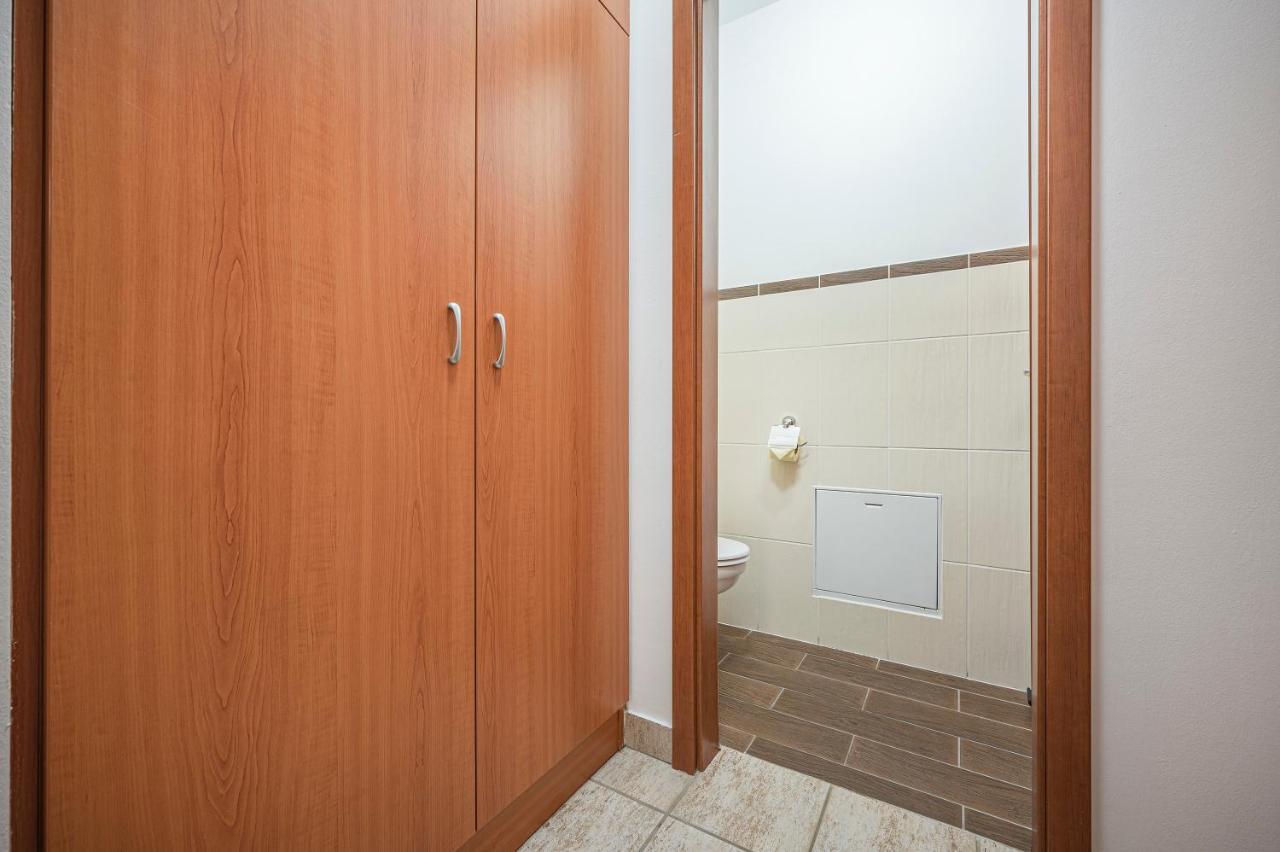 Modern Apartment With Garage 布达佩斯 外观 照片