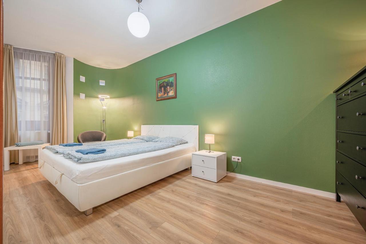 Modern Apartment With Garage 布达佩斯 外观 照片
