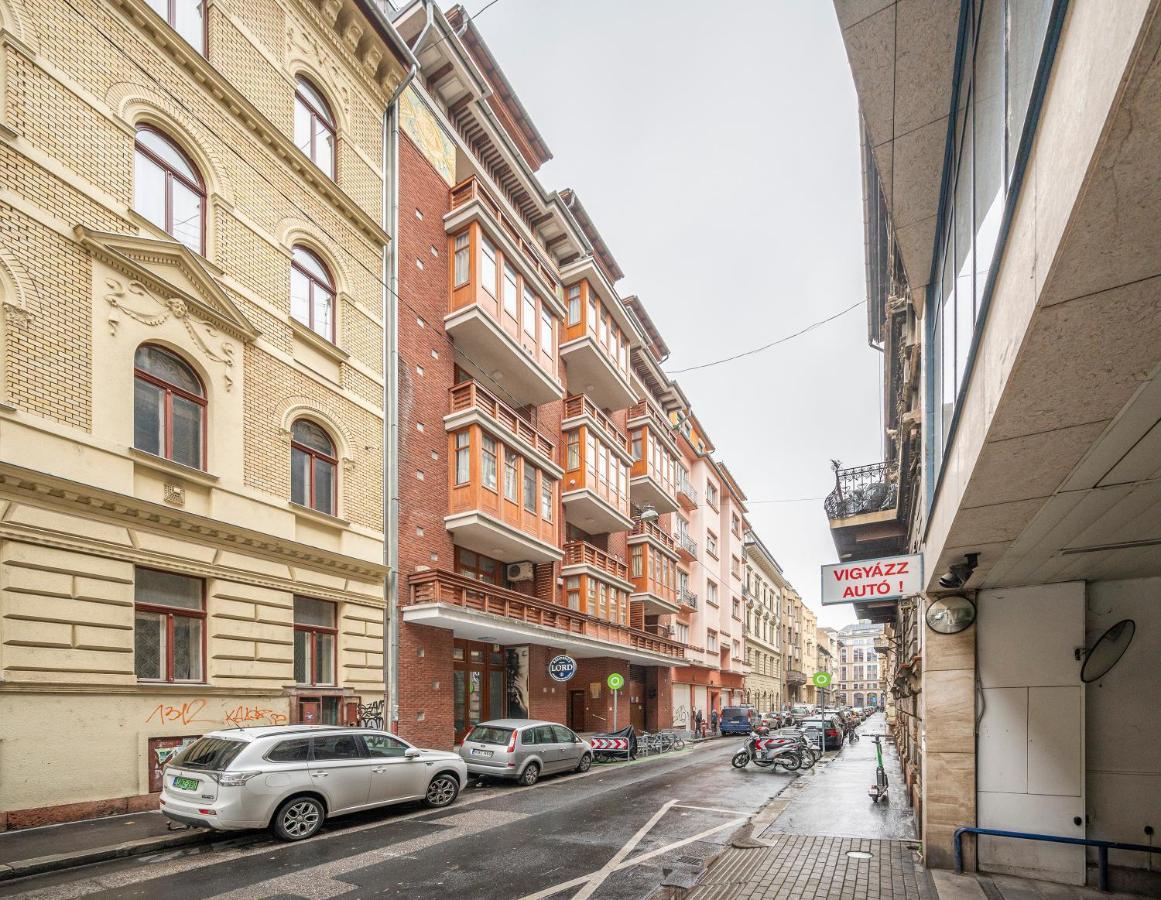Modern Apartment With Garage 布达佩斯 外观 照片
